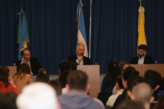 Alak participó de una conferencia sobre política argentina y mundial